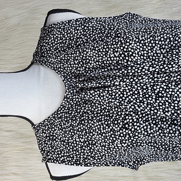 Van Heusen Sleeveless Blouse - Picture 2 of 7